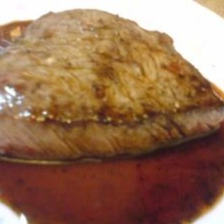 神戸牛のステーキの肉汁でステーキソース